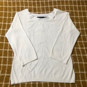 Quarter sleeve shirt.